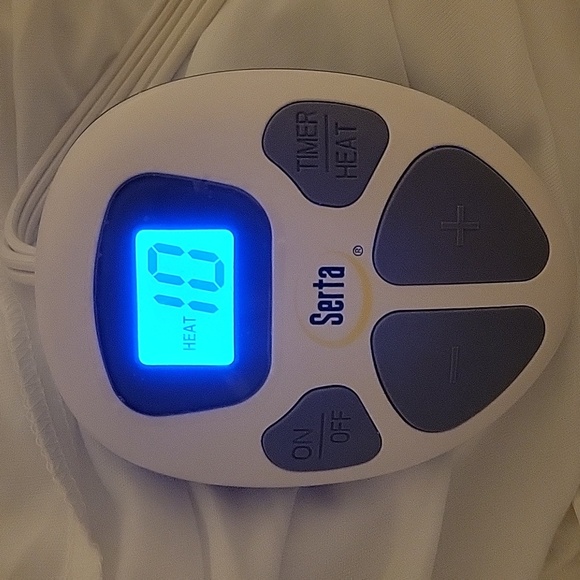 Heated White Quilted Mattress Pad with Controller New - Picture 13 of 15